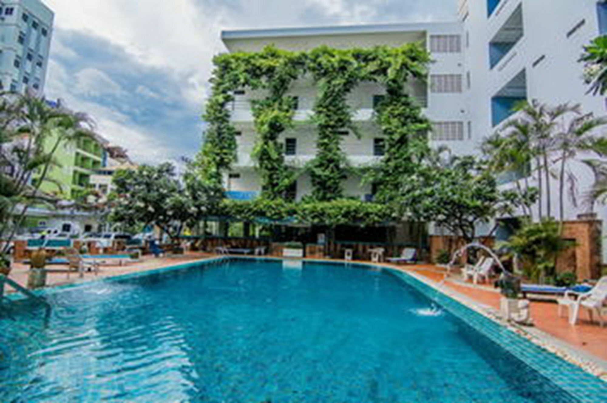 Sutus Court 2 Hotel Pattaya Exterior photo